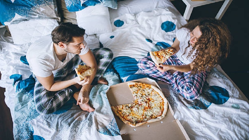 eating on bed