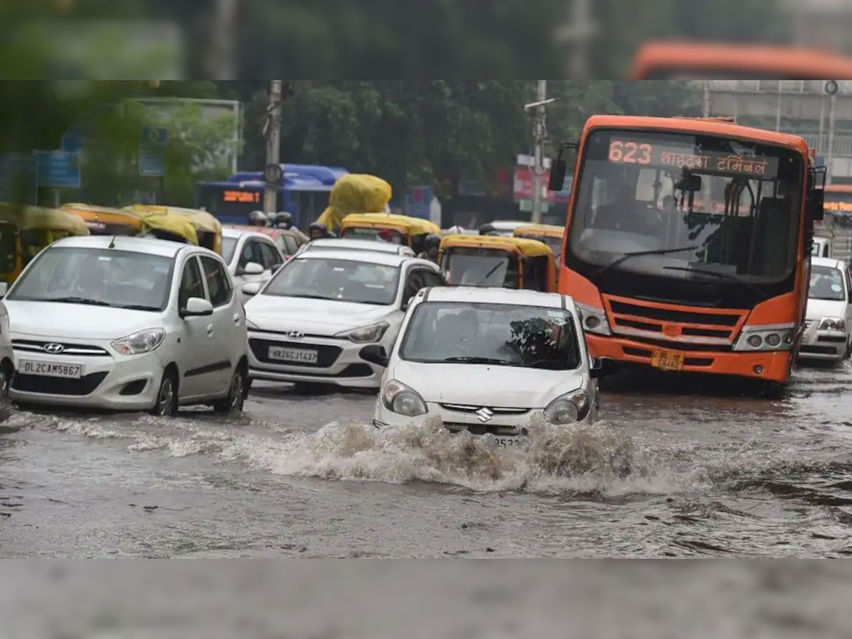 बारिश के बाद दिल्ली में यातायात व्यवस्था हुई अस्त-व्यस्त (फाइल फोटो)