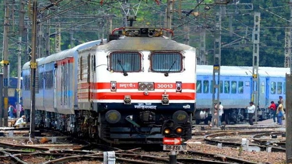 Indian Railways: रेल यात्रियों के लिए खुशखबरी! आज से शुरू हुईं दो फेस्टिव स्पेशल ट्रेनें, जानिए टाइमिंग और रूट