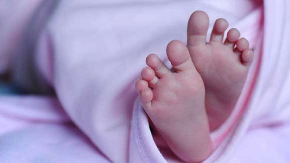 UK: न बेबी बंप, न रुके पीरियड्स; डॉक्‍टर ने बताई 6 वीक की प्रेग्‍नेंसी, लेकिन...