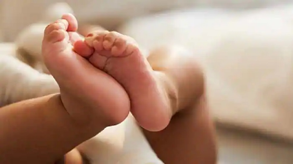 झारखंड में नवजात की मौत पर भड़के परिजन. (प्रतीकात्मक तस्वीर) झारखंड में नवजात की मौत पर भड़के परिजन. (प्रतीकात्मक तस्वीर)