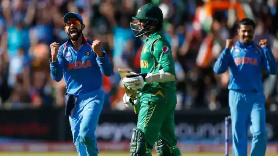 T20 World Cup 2021: भारत के खिलाफ मुकाबले से पहले बौखलाया पाकिस्तान, टीम के साथ जोड़े दो बड़े दिग्गज