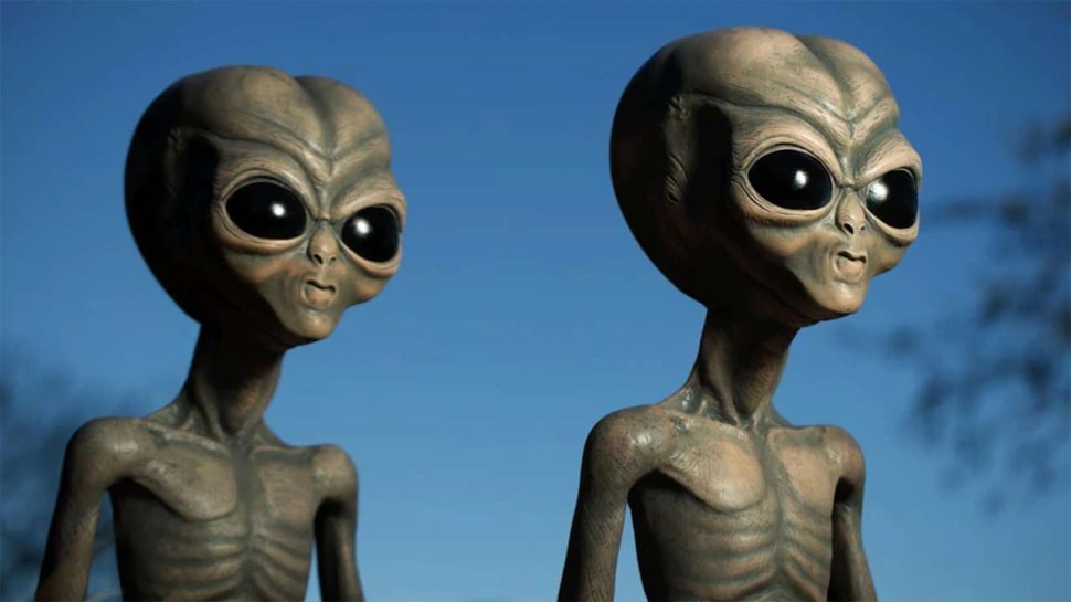US: शख्स ने Aliens के साथ रात बिताने का किया दावा, हैरान होकर बीवी ने दे दिया तलाक