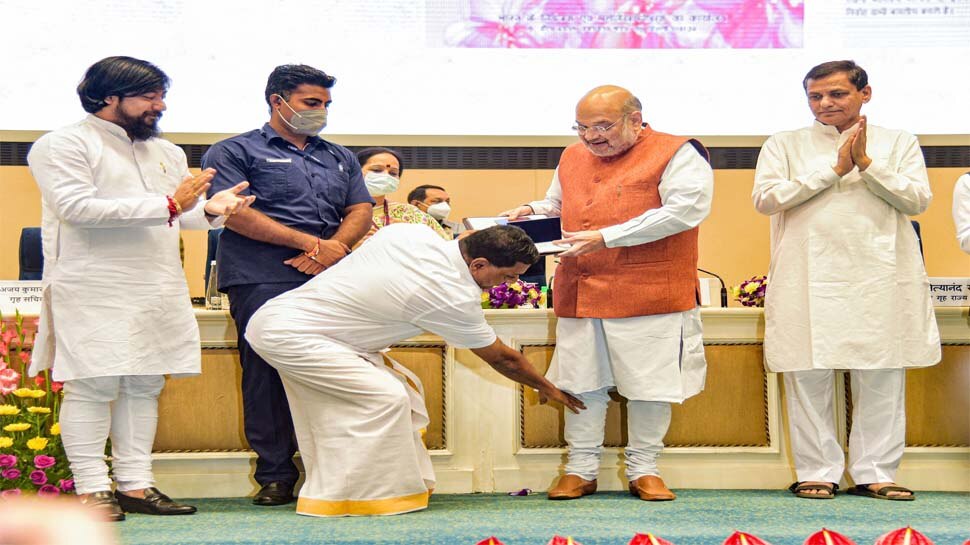 हिंदी दिवसः राजभाषा को लेकर गृह मंत्री अमित शाह ने की सबसे प्रैक्टिकल बात, koo पर नेताओं ने दी बधाइयां