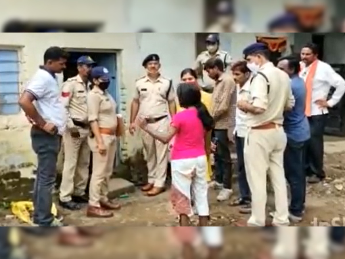 गोताखोरों ने आरोपी पति को बचा लिया, पुलिस ने गिरफ्तार किया