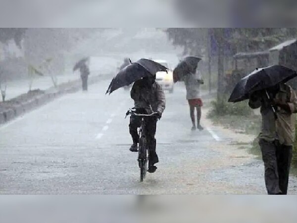खूंटी में झमाझम बारिश से तालाब में तब्दील हुई सड़कें! (प्रतीकात्मक तस्वीर)