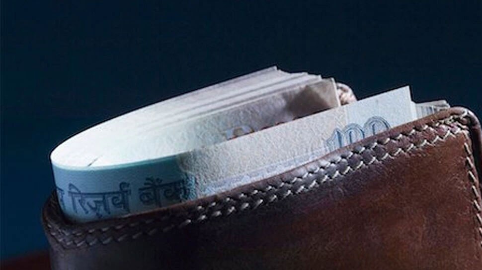 Vastu Tips: अपनाइए ये 3 चमत्कारी टिप्स, हमेशा पैसों से भरा रहेगा पर्स
