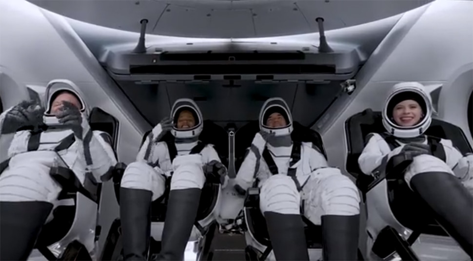 Elon Musk की SpaceX ने रचा इतिहास, Space के सफर पर भेजे 4 आम लोग