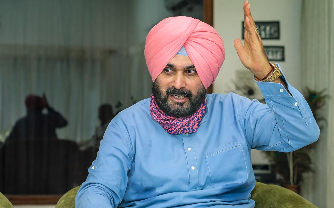 AAP ने कहा- पंजाब की राजनीति के राखी सावंत हैं नवजोत सिंह सिद्धू