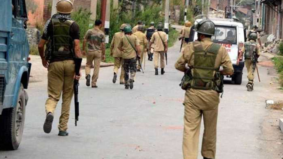 कुलगाम में आतंकवादियों ने की पुलिसकर्मी की हत्या (सांकेतिक तस्वीर) कुलगाम में आतंकवादियों ने की पुलिसकर्मी की हत्या (सांकेतिक तस्वीर)
