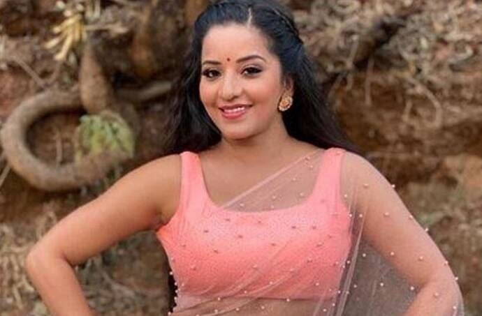 Bhojpuri Actress मोनालिसा ने किया &#039;कांटा लगा&#039; सॉन्ग पर डांस, फ्लाइट में लगाए ठुमके 