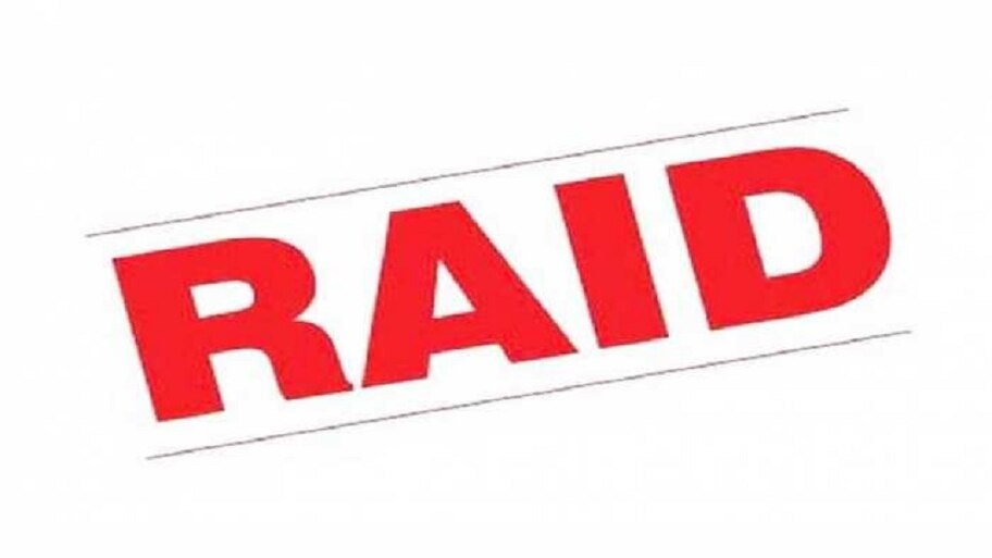 Pakur: अवैध लॉटरी का भंडाफोड़, 22 हजार 469 रुपए के टिकट के साथ डेढ़ लाख रुपए नकद बरामद