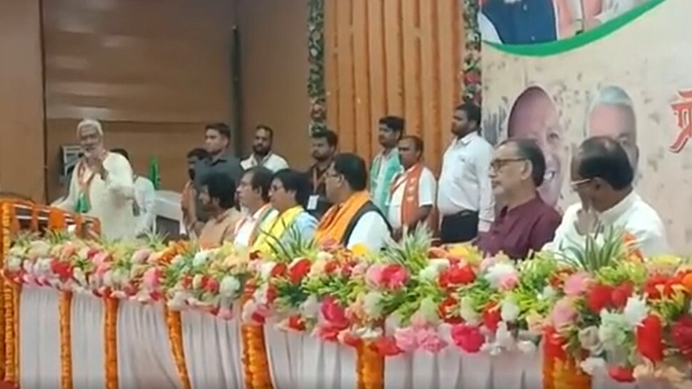 अयोध्या: BJP प्रदेश अध्यक्ष स्वतंत्रदेव सिंह का SP-BSP पर हमला, कहा- एक वंश, एक परिवार ने पूरे राज्य को लूटा