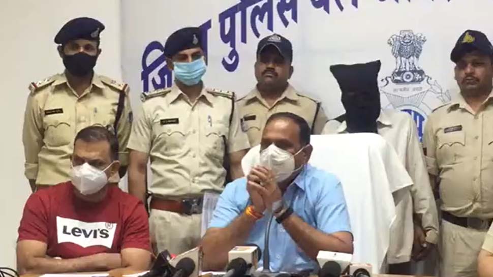 बेटे की नशे की आदत छुड़ाने, बाप ने रच डाली दंगे की साजिश, मंदिरों को बनाया निशाना! बेटे की नशे की आदत छुड़ाने, बाप ने रच डाली दंगे की साजिश, मंदिरों को बनाया निशाना!