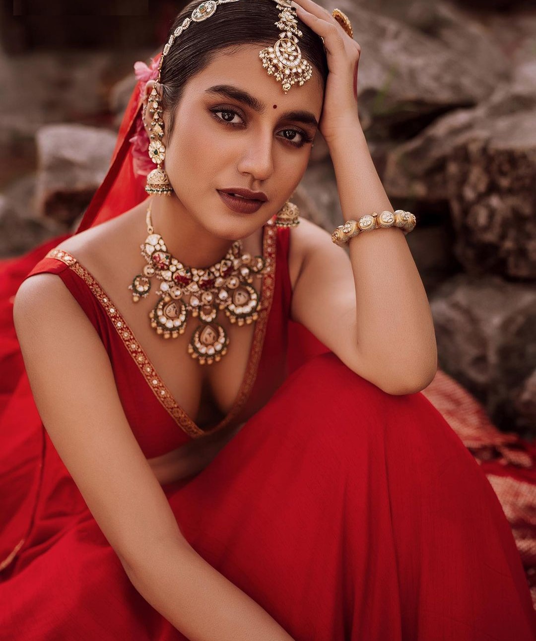 ऐसा है प्रिया का अंदाज Priya Prakash Varrier photos