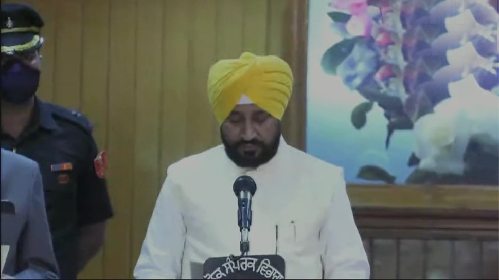 Punjab CM Oath: चरणजीत सिंह चन्नी बने CM, सुखजिंदर रंधावा-ओपी सोनी ने ली डिप्टी सीएम पद की शपथ