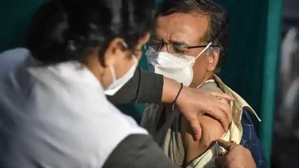 यूपी में बीजेपी नेता को 5 बार लगी कोरोना वैक्सीन, छठी की तारीख भी आई; जानें पूरा मामला
