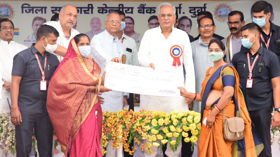 दुर्ग के सेलूद किसान सम्मेलन में पहुंचे सीएम भूपेश बघेल दुर्ग के सेलूद किसान सम्मेलन में पहुंचे सीएम भूपेश बघेल