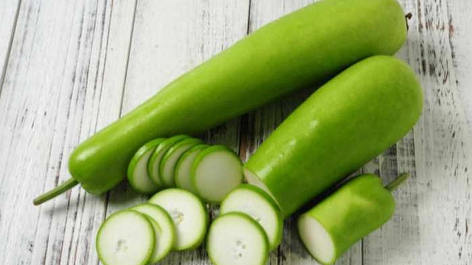 Benefits of Bottle Gourd: जानें लौकी खाने के ये कमाल के फायदे, इन बीमारियों में है सबसे असरदार