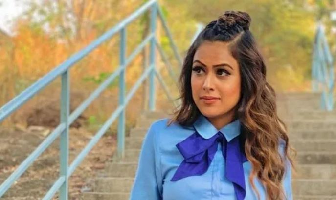 Nia Sharma Shares bold and stunning photos in transparent top | निया शर्मा के बोल्ड लुक ने फिर बढ़ाया पारा, ट्रांसपेरेंट क्रॉप टॉप में दिखाईं अदाएं - Vimarsana News