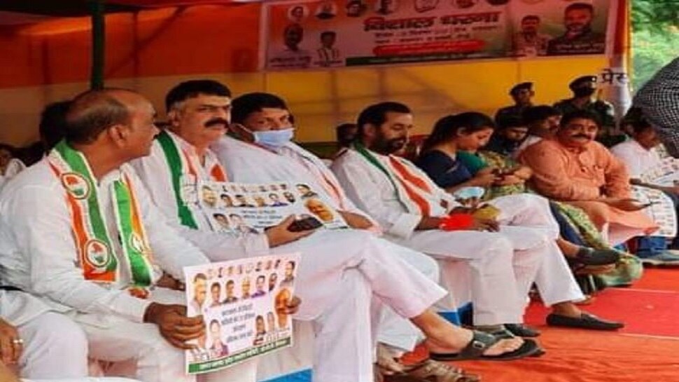 आरक्षण पर फिर भड़की सियासी आग! 27% OBC रिजर्वेशन के लिए झारखंड कांग्रेस का धरना-प्रदर्शन