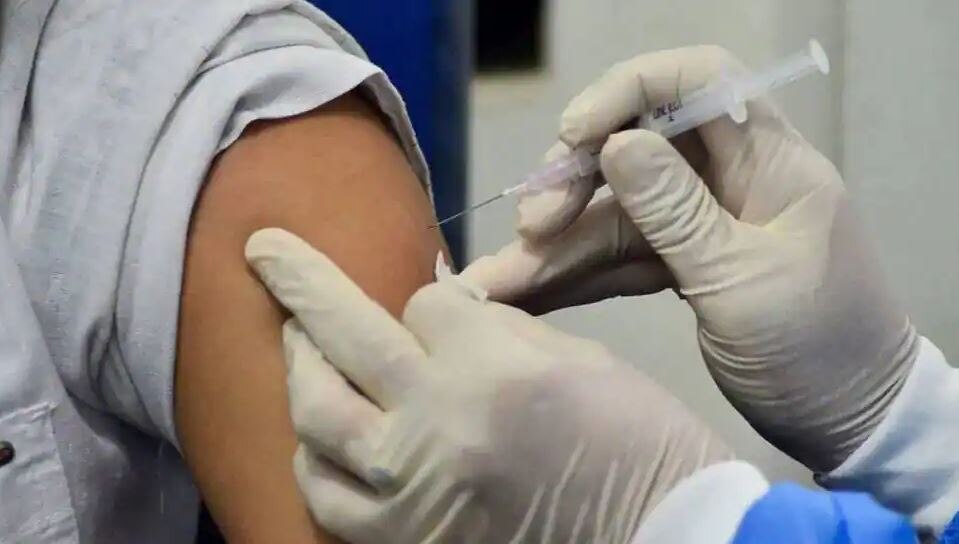 भारत के दबाव में झुकी ब्रिटेन हुकूमत! इंडियन वैक्सीन Covishield को दी मान्यता