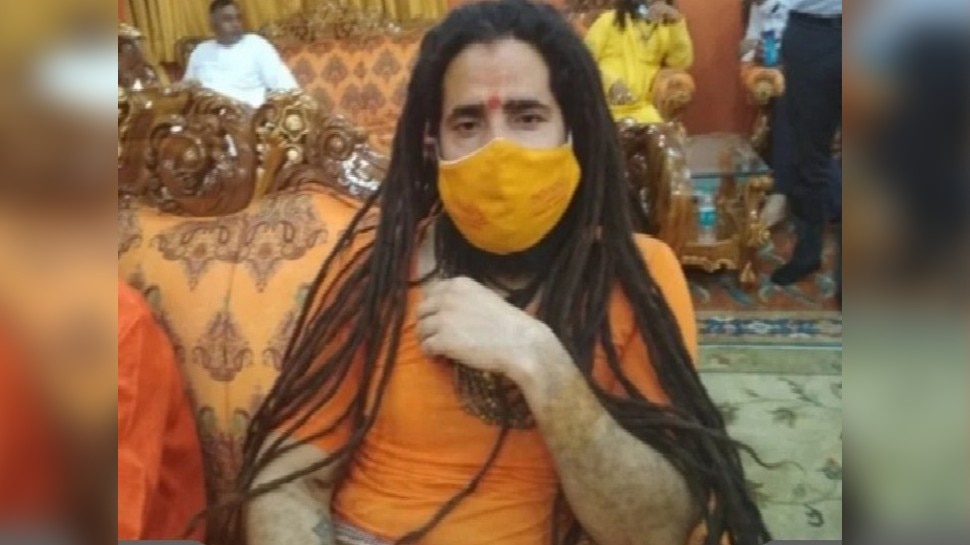 नरेंद्र गिरी के सुसाइड नोट पर बढ़ा सस्पेंस, बयान से पलटे शिष्य बलवीर, हैंडराइटिंग पहचानने से इनकार