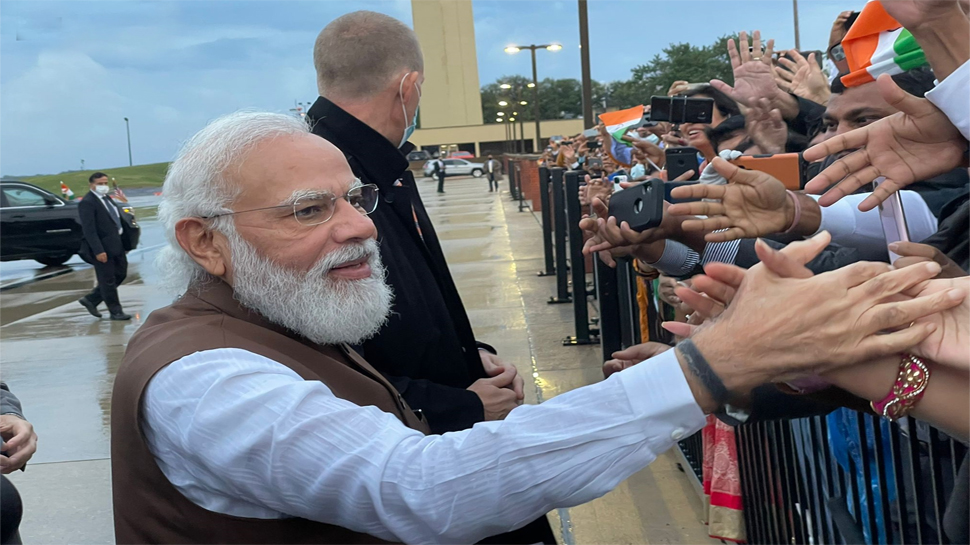 PM Modi पहुंचे America, Tweet कर बताया लंबी दूरी की फ्लाइट में कैसे बिताते हैं वक्त