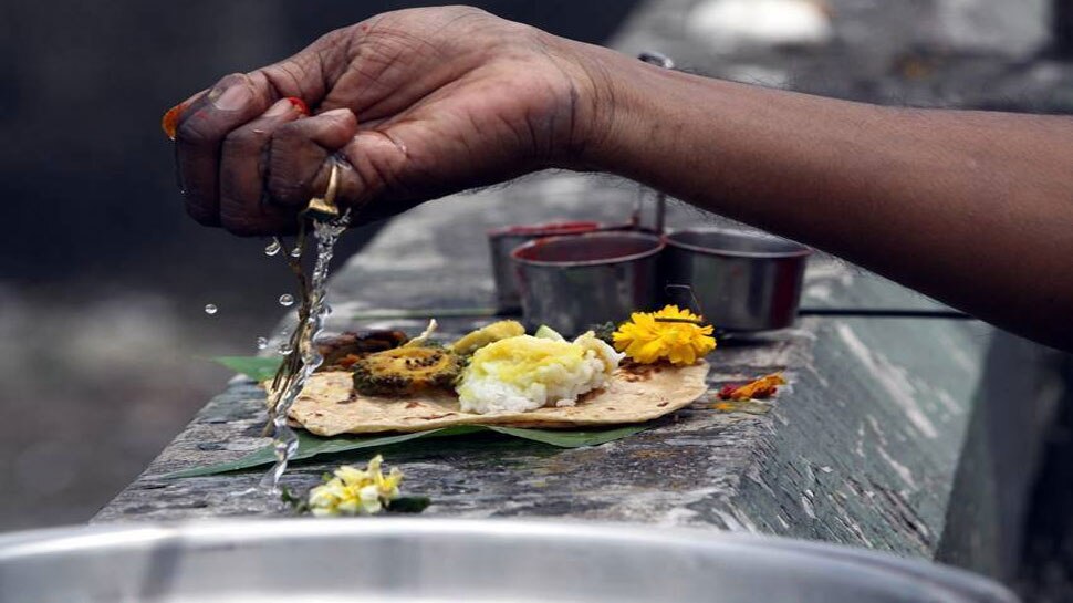 पितृ पक्ष में इन संकेतों से जानें पूर्वज खुश हैं या नहीं, वर्ना हो सकता है बड़ा नुकसान