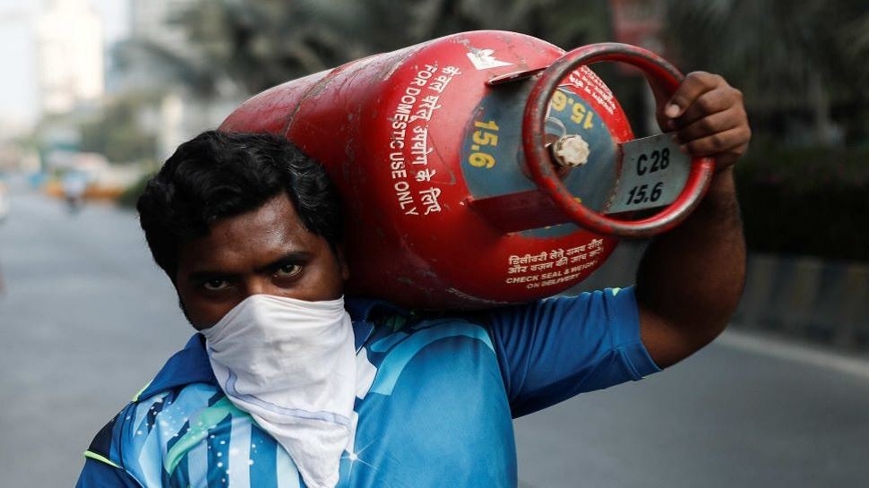 LPG ସବସିଡିକୁ ନେଇ ମୋଦି ସରକାର ଆଣିଲେ ଏକ ନୂଆ ପ୍ଲାନ? ଜାଣନ୍ତୁ ବର୍ତ୍ତମାନ କାହାକୁ ମିଳିବ ଟଙ୍କା
