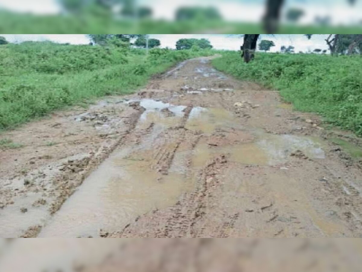 पक्की सड़क को तरसता गुमला का एक गांव. (प्रतीकात्मक तस्वीर)