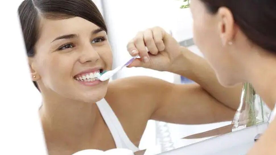 oral hygiene teeth cleaning dental care मिनटों में चमकदार बन जाएंगे