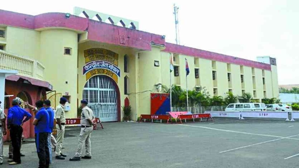 SIMI के 4 कार्यकर्ताओं को सुप्रीम कोर्ट से मिली जमानत, बीजेपी-कांग्रेस आए आमने-सामने
