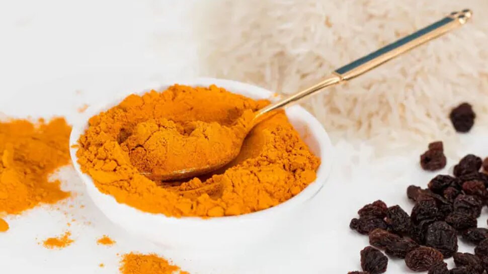 Adulteration in Turmeric Powder: कहीं मिलावटी हल्दी तो नहीं खा रहे आप? ऐसे करें असली-नकली की पहचान