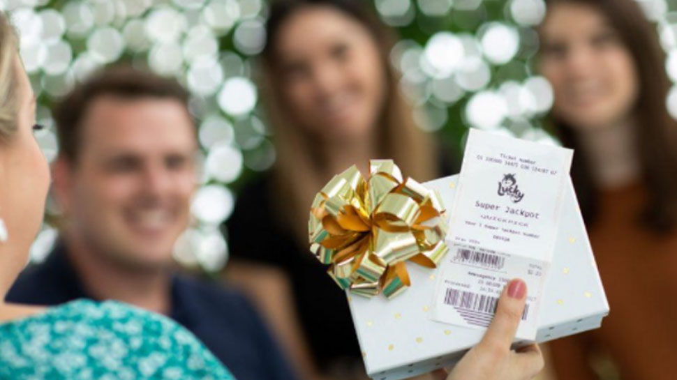 Australia: महिला को फ्री में मिली लॉटरी टिकट, फिर हुआ कुछ ऐसा कि जानकर आ जएगा चक्कर!