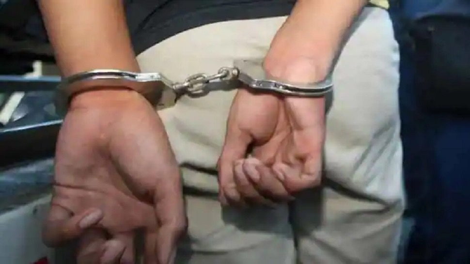झारखंड-बंगाल बॉर्डर पर पुलिस की बड़ी कार्रवाई, अवैध हथियार के साथ युवक गिरफ्तार