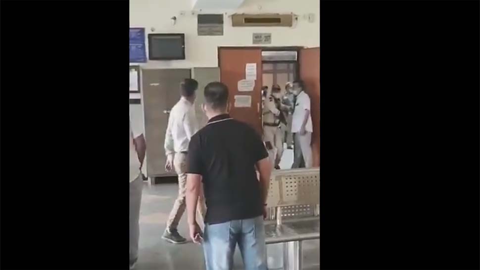 सामने आया रोहिणी कोर्ट में हुई फायरिंग का VIDEO, देखकर दहल जाएगा दिल