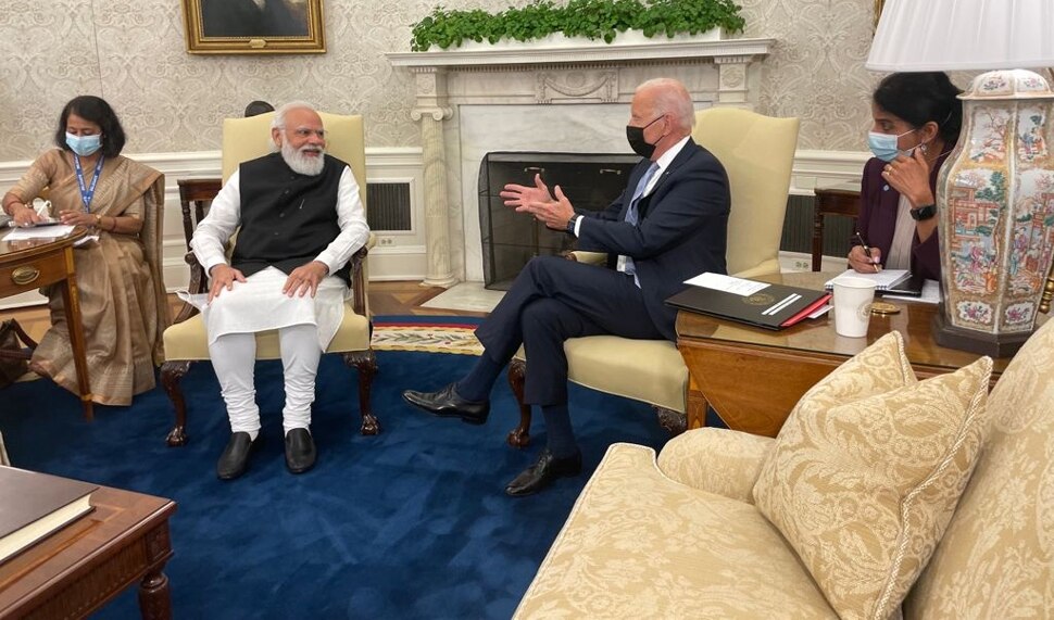 अमेरिकी राष्ट्रपति Joe Biden से मिले प्रधानमंत्री मोदी, व्हाइट हाउस के बाहर लोगों की भारी भीड़