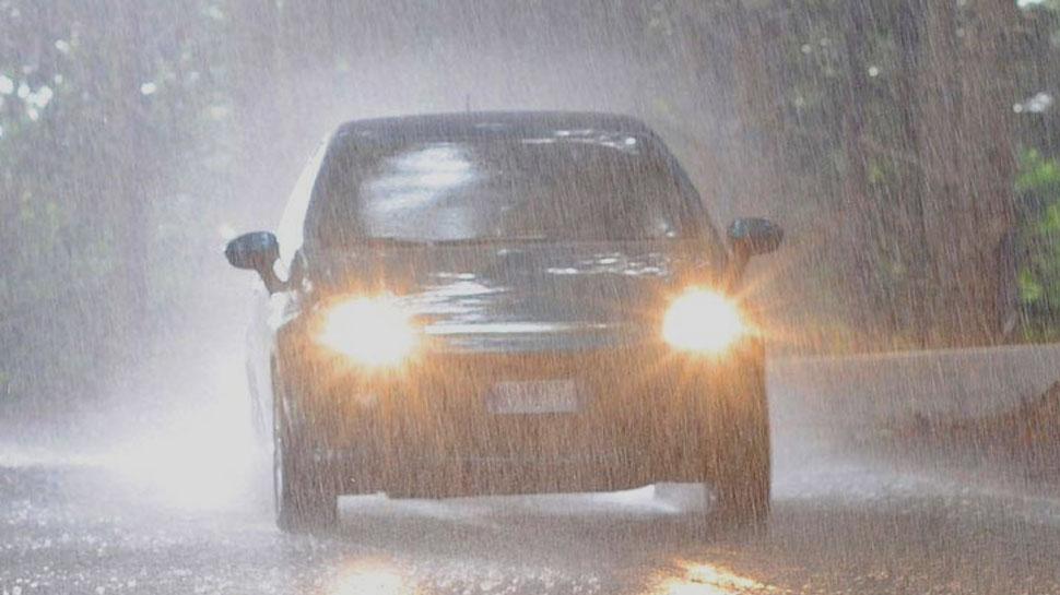 बरसात के मौसम में अपनी कार को सेफ रखने के लिए अपनाएं ये 10 टिप्स