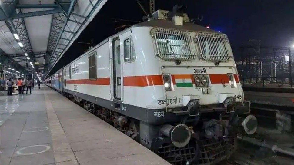 Indian Railways Time Table: यात्रीगण कृपया ध्यान दें! रेलवे ने किया इन ट्रेनों का टाइम चेंज, देखिये पूरी लिस्ट