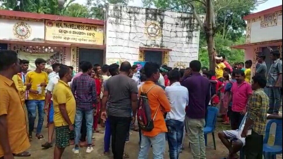 ଡାକ୍ତରଙ୍କୁ ରଖେଇ ଦେଲେନି ଫାର୍ମାସିଷ୍ଟ; ମେଡିକାଲରେ ତାଲା ପକାଇଦେଲେ ଅଞ୍ଚଳବାସୀ