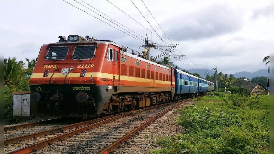इस गांव के लोगों के दिल में बसा है भारतीय रेलवे! हर परिवार का एक सदस्य कर रहा है सेवा