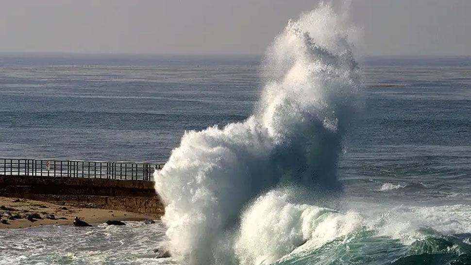 Cyclone Gulab Alert: चक्रवात से मुकाबले के लिए आंध्र प्रदेश के 3 जिलों के 86,000 परिवारों को शिफ्ट करने की तैयारी