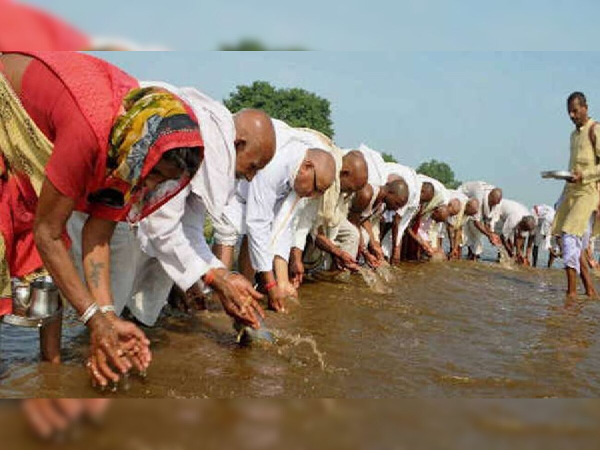श्राद्ध करते समय इन बातों का रखें ध्यान (फाइल फोटो) 