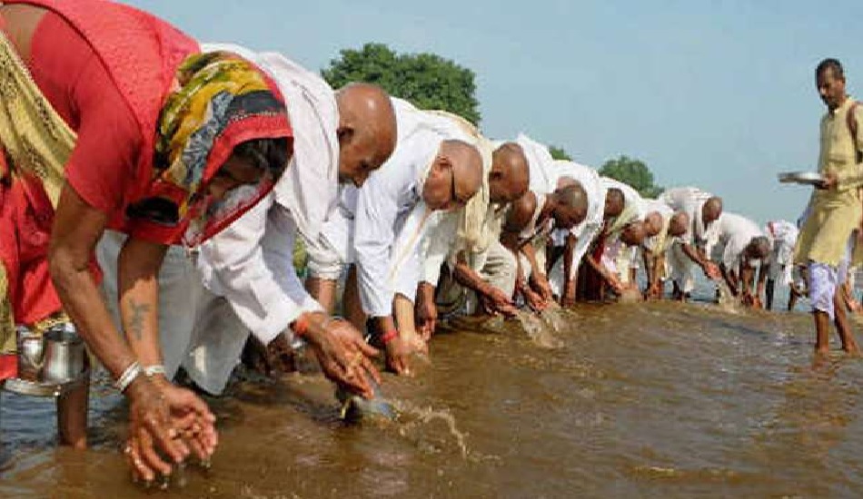 श्राद्ध करते समय इन बातों का रखें ध्यान (फाइल फोटो) श्राद्ध करते समय इन बातों का रखें ध्यान (फाइल फोटो)