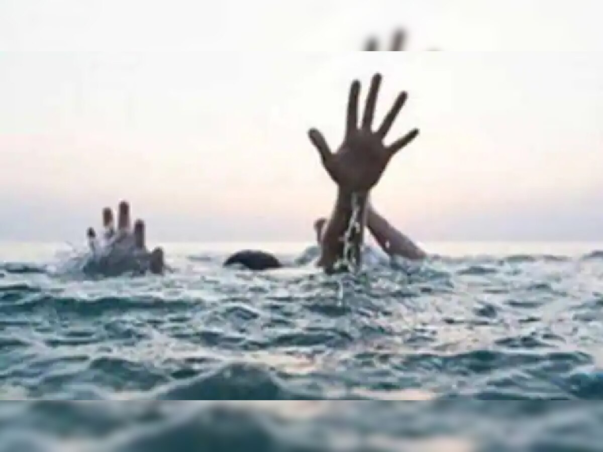 सिकहराना नदी में नाव पलटने से 22 लोग डूबे,