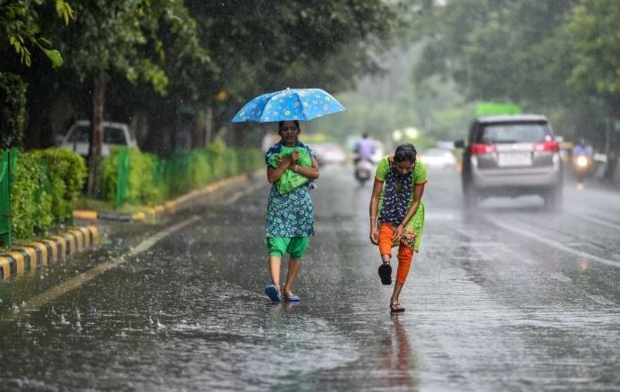 दिल्ली में बारिश के आसार, मौसम विभाग ने जारी किया येलो अलर्ट