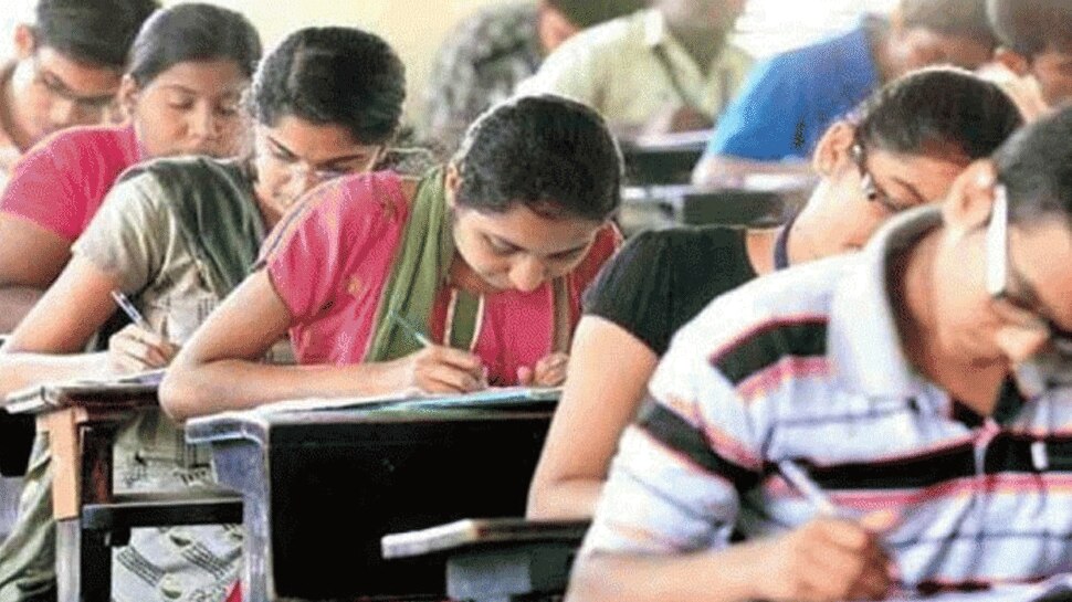 Sikar: REET के लेवल-2 की परीक्षा हुई संपन्न, परीक्षा छूटने के बाद जाम की स्थिति देखने को मिली