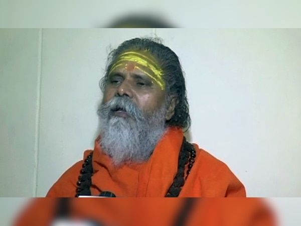 दिवंगत महंत नरेंद्र गिरि (फाइल फोटो).