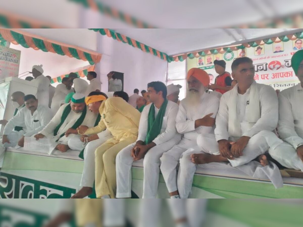 पानीपत किसान महापंचायत में राकेश टिकैत, गुरनाम सिंह चढूनी समेत कई किसान नेता मंच पर मौजूद रहे. 